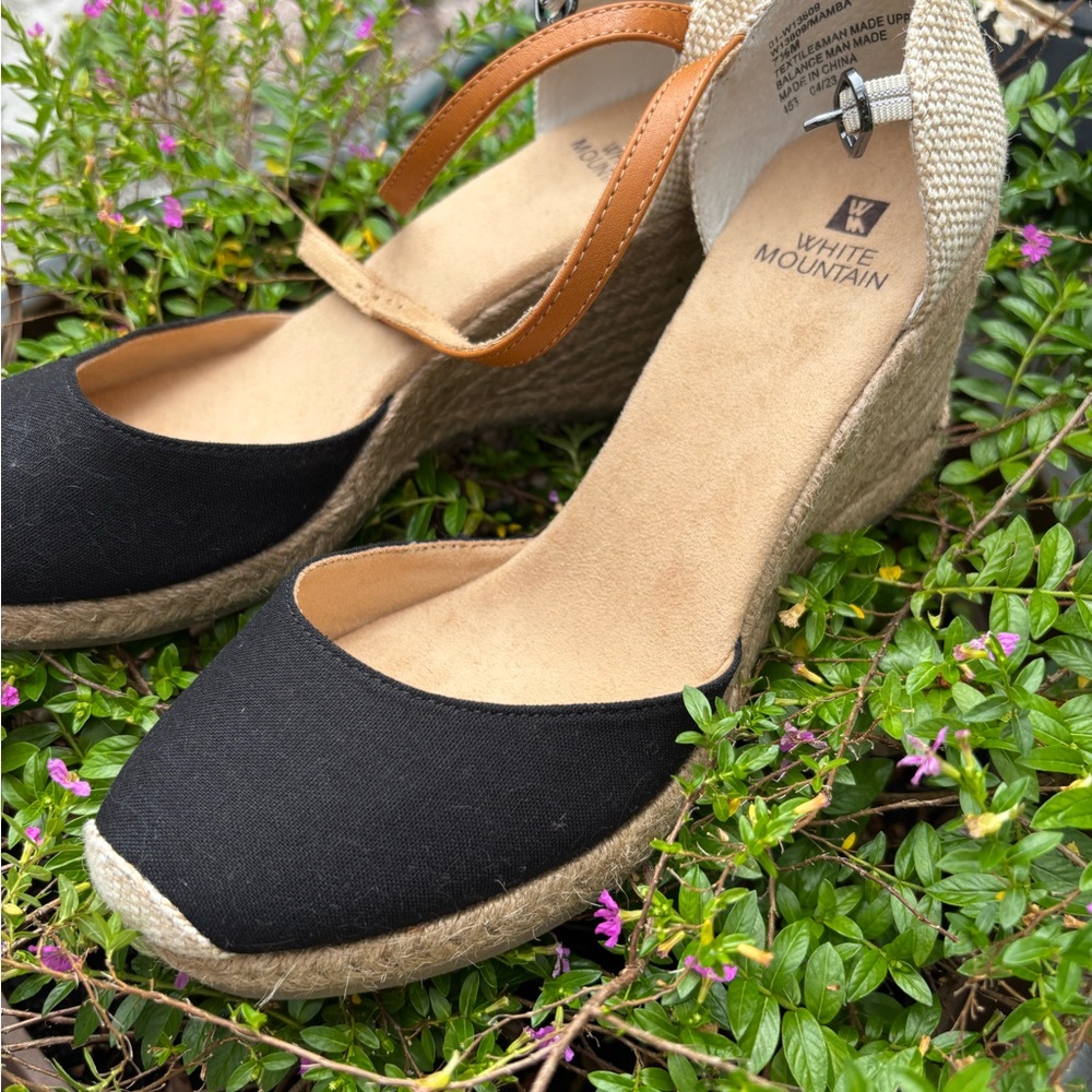 White Mountain Women's Black and Tan Shoes - Picture 4 of 10